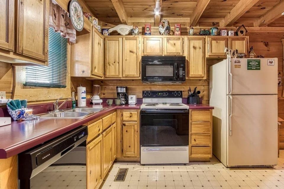 Er84 - Serenity Summit - Great Location. Close To All The Action! 1 Bedroom Cabin by RedAwning Hotel in Pigeon Forge