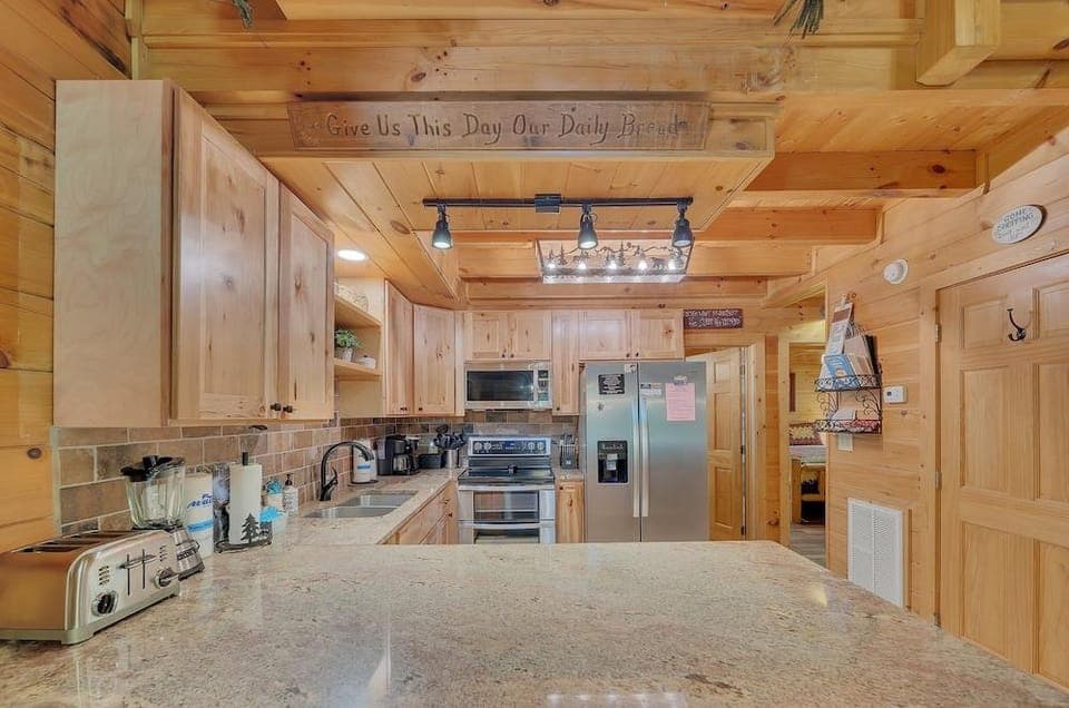 Er258- Sweet Memories Great Location- Close To Town 5 Bedroom Cabin by RedAwning Hotel in Pigeon Forge