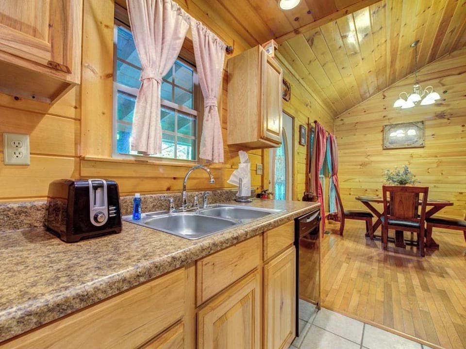Smokies Bungalow Hotel in Gatlinburg