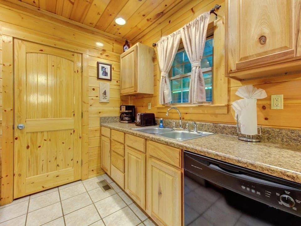 Smokies Bungalow Hotel in Gatlinburg