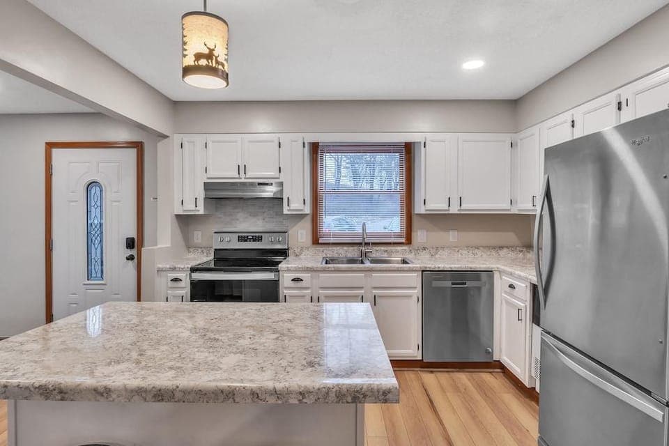 Deerfield Hideaway At Old Smokey 5 Bedroom Home Hotel in Norris Lake