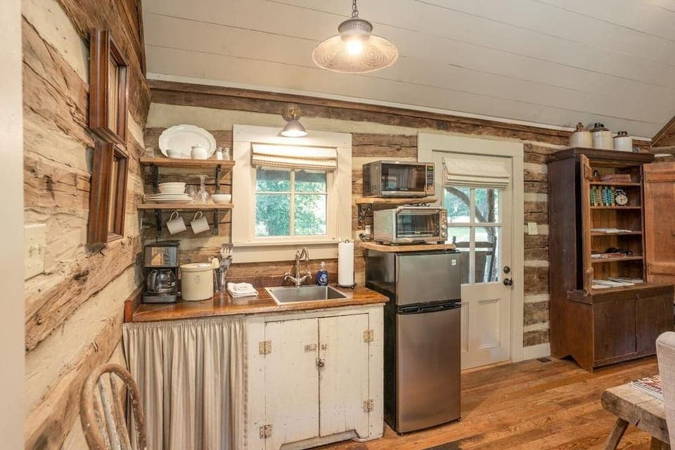 Green Frog Farm Cabins Hotel in Tennessee