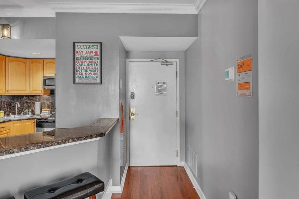Honky Tonk Angels Suite Hotel in Music Row