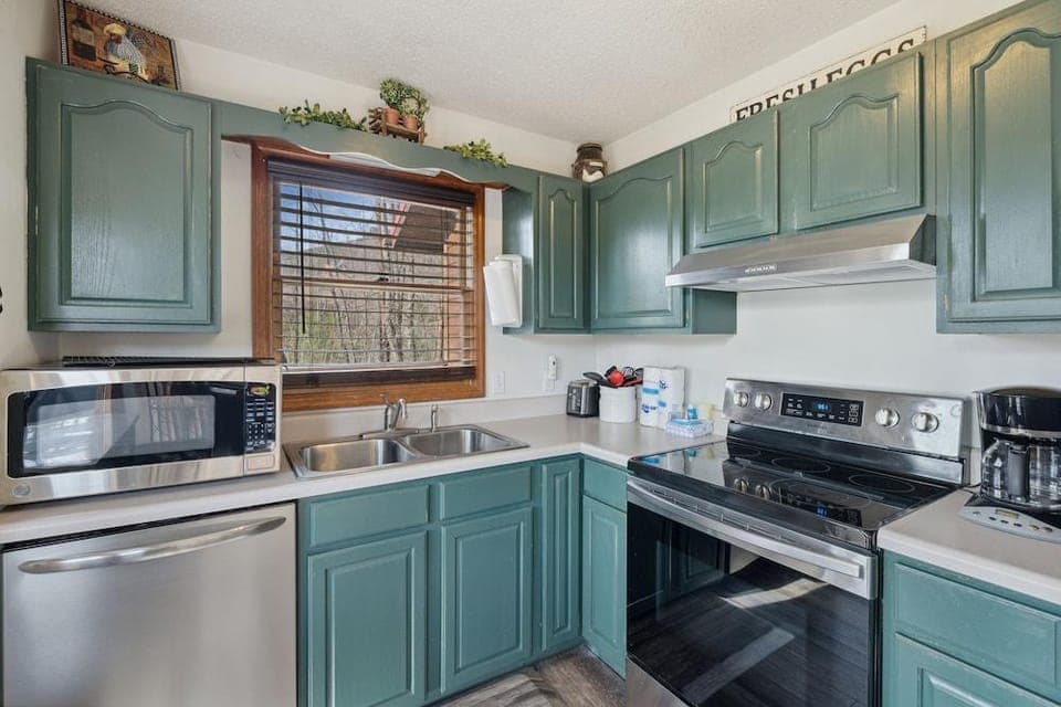 The Aerie 3 Bedroom Cabin by RedAwning Hotel in Gatlinburg