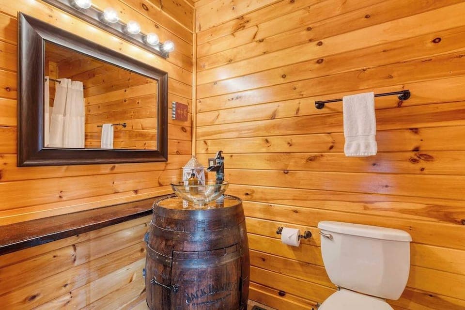 Mountains are Calling by Avantstay Sleeps 8 Hot Tub + Game Loft Located in Douglas Lake Resort Hotel in Sevierville