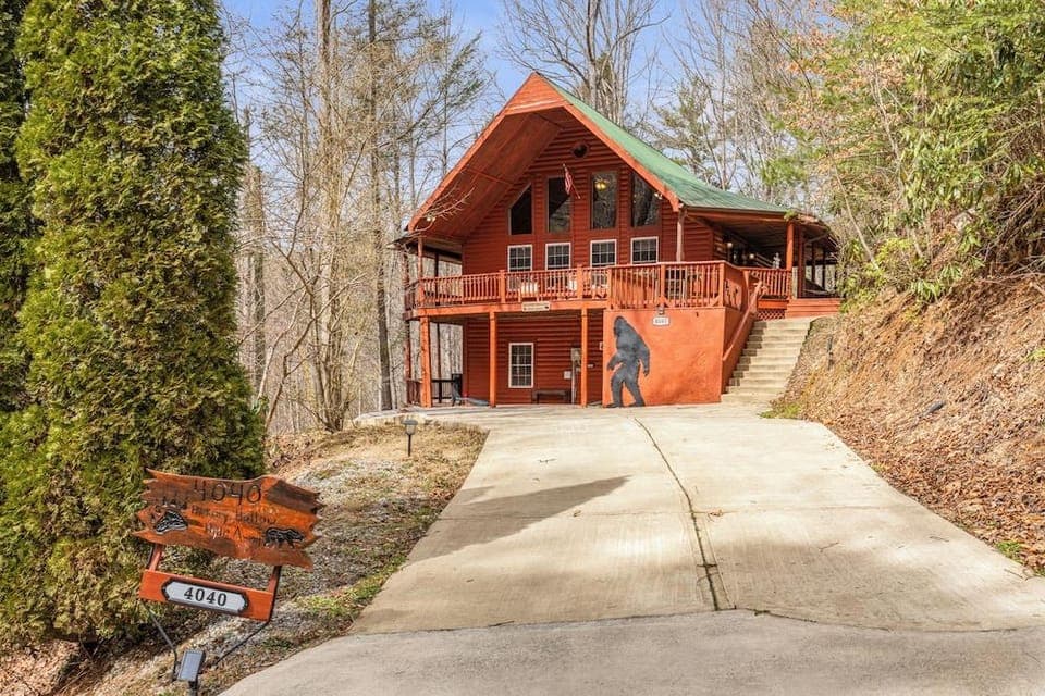 Hickory Hollow Hideaway Hotel in Sevier County