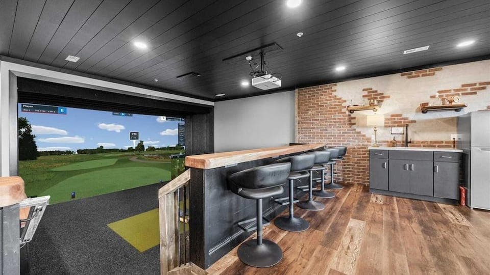 The Back Nine Retreat by Avantstay Private Golf Sim, Firepit & Mountain Views Near Dollywood Hotel in Sevierville