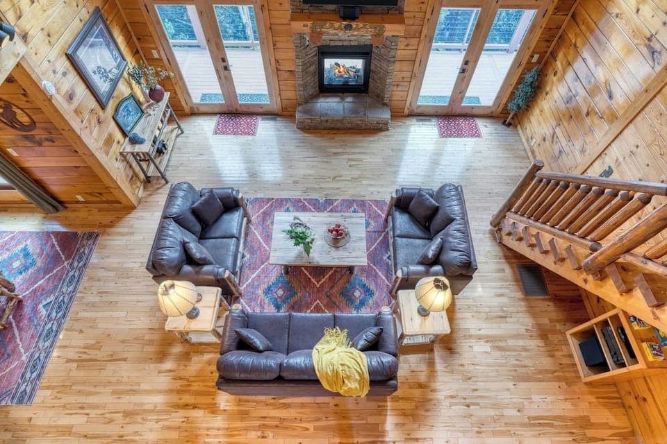 Big Bear Cove Hot Tub, Game Room, Fireplace + Smoky Mtn Views Hotel in Gatlinburg