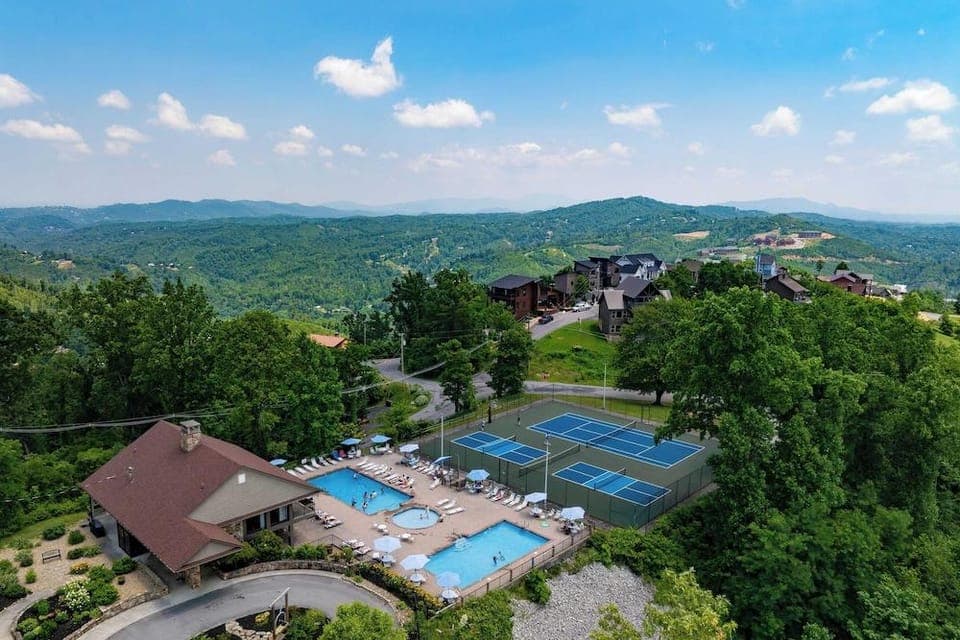 Sleeps 24 2 Homes, Hot Tub, Sauna, Movie Theater, Firepit, Pool, Tennis Courts Hotel in Gatlinburg