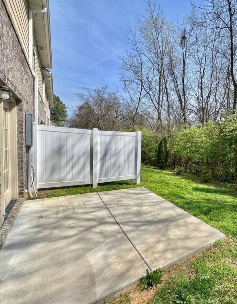 1 King 2 Queens Garage Yard Washer Dryer Hotel in Old Hickory Lake