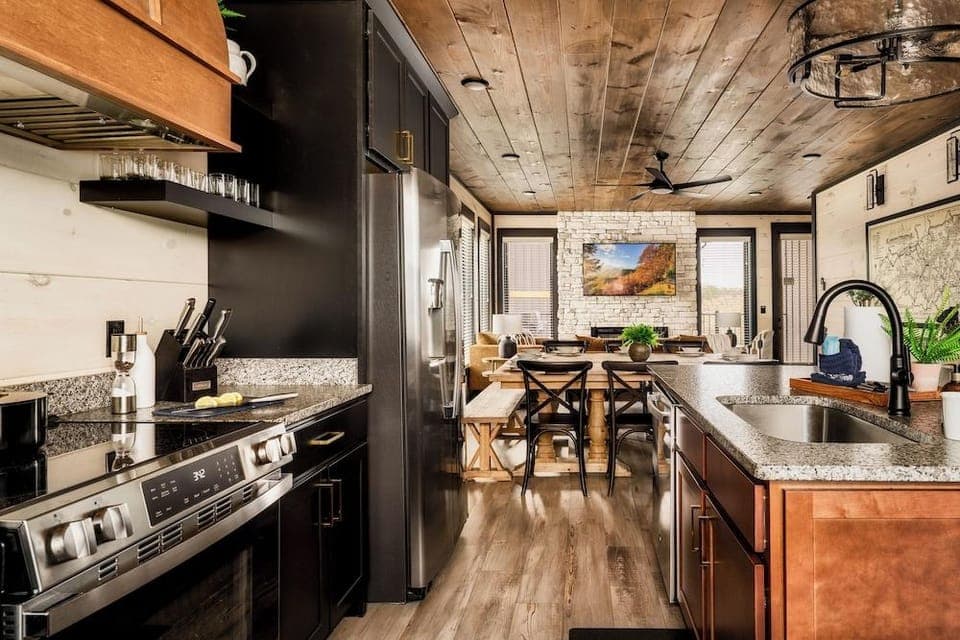 Cozy Cub Luxury Cabin Pigeon Forge Hotel in Sevierville