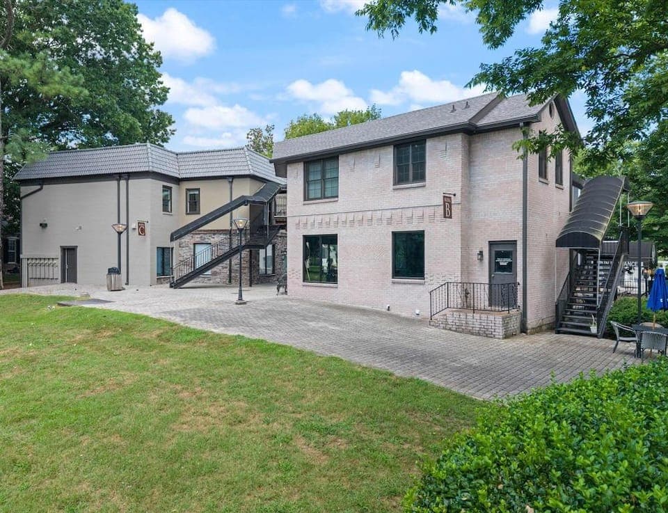 Carters Court Serene Hideaway Hotel in Franklin