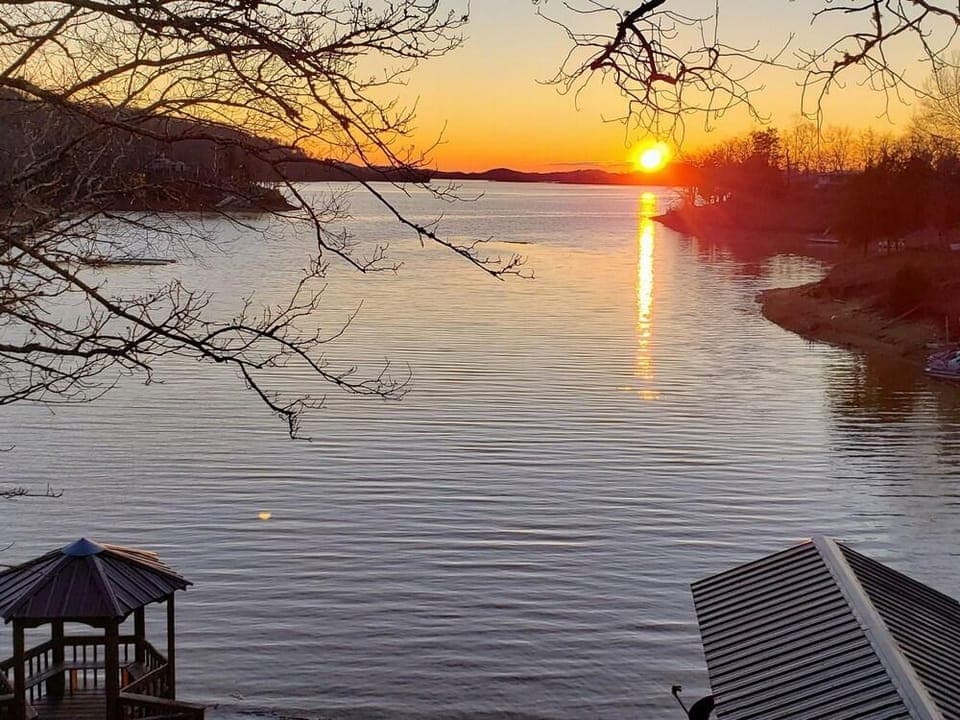 Reel It In Hotel in Douglas Lake