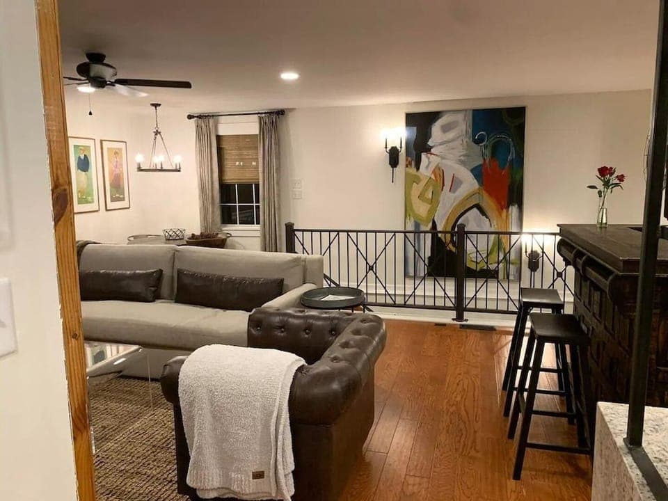 Five-star Historic Boyd Harvey Carriage House 2 Bedroom Home by RedAwning Hotel in Tennessee