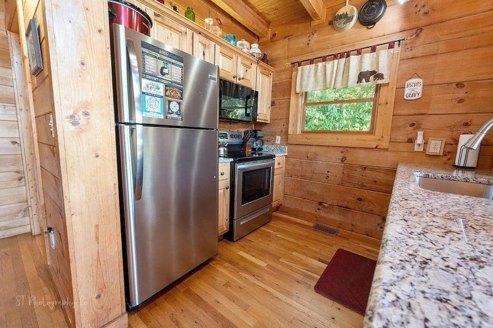 Eagles Point 3 Bedrooms 3 Bathrooms Cabin Hotel in Sevier County