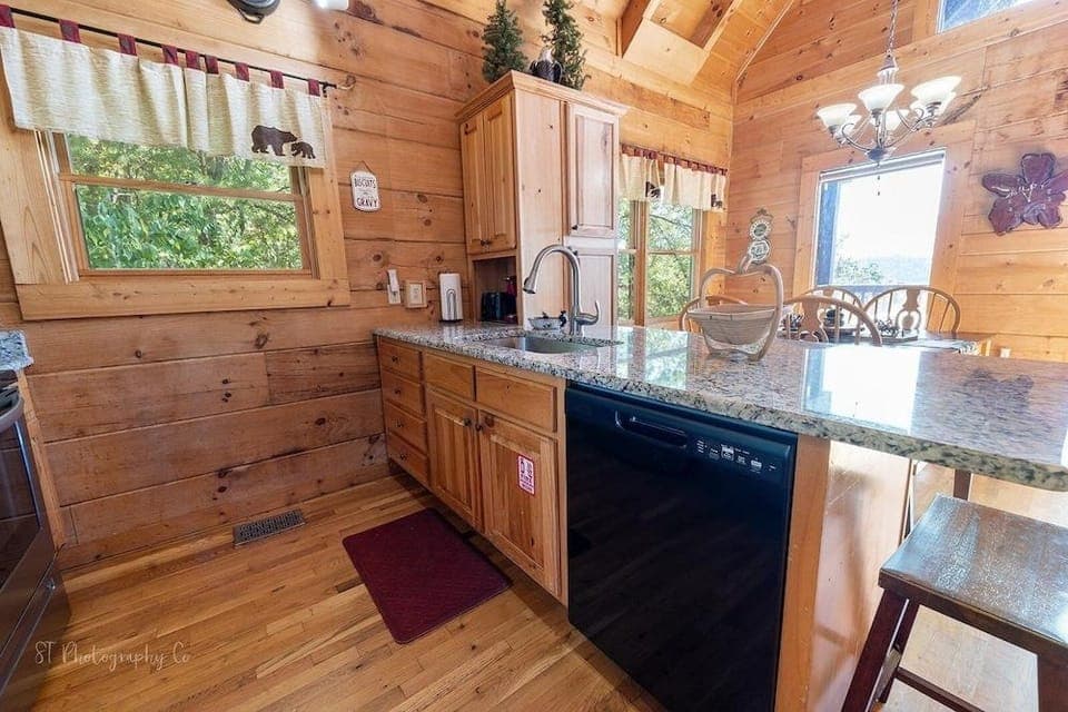 Eagles Point 3 Bedrooms 3 Bathrooms Cabin Hotel in Sevier County