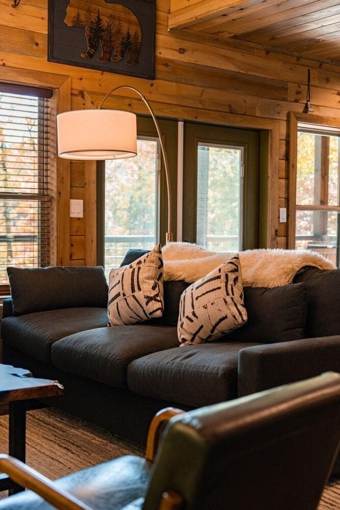 Goodness Gracious 3 Bedroom Cabin by RedAwning Hotel in Sevier County