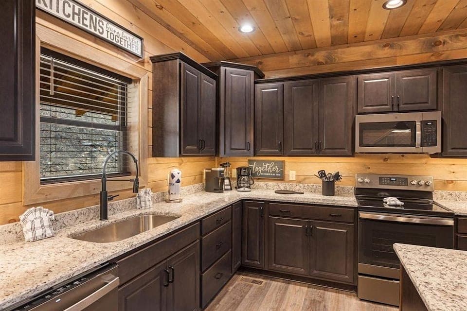 Over The Top 5 Bedroom Cabin by RedAwning Hotel in Sevier County