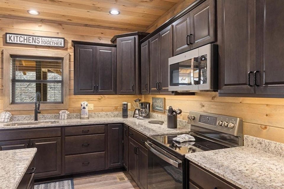 Over The Top 5 Bedroom Cabin by RedAwning Hotel in Sevier County