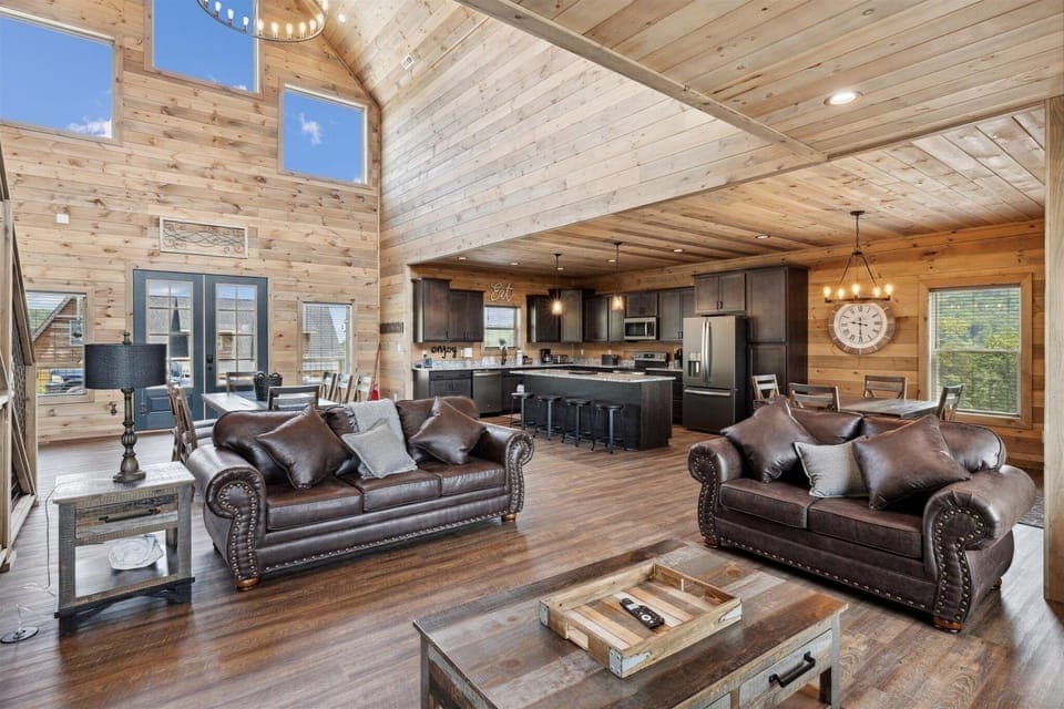 Southern Comfort 5 Bedroom Cabin by RedAwning Hotel in Sevier County