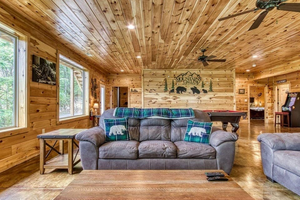 BRAND NEW BUILD 5 Bedroom, 5 Bath With 4,000 Sq Ft With Mountain View 5 Cabin by RedAwning Hotel in Gatlinburg