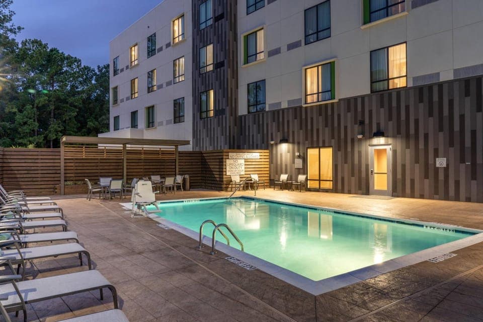 Swimming pool