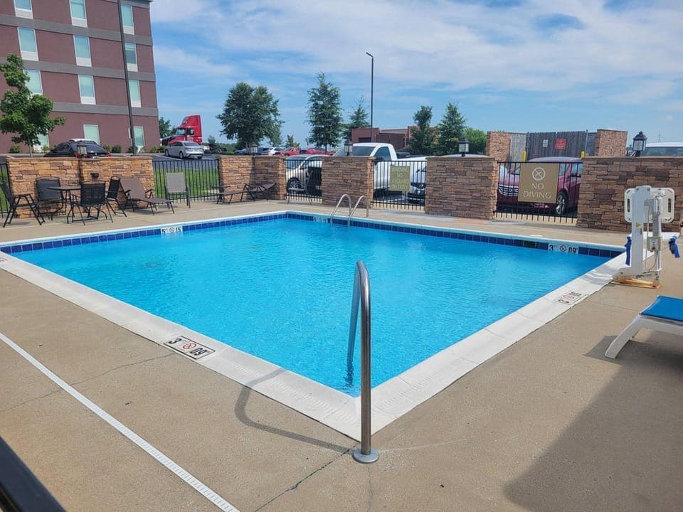 Swimming pool