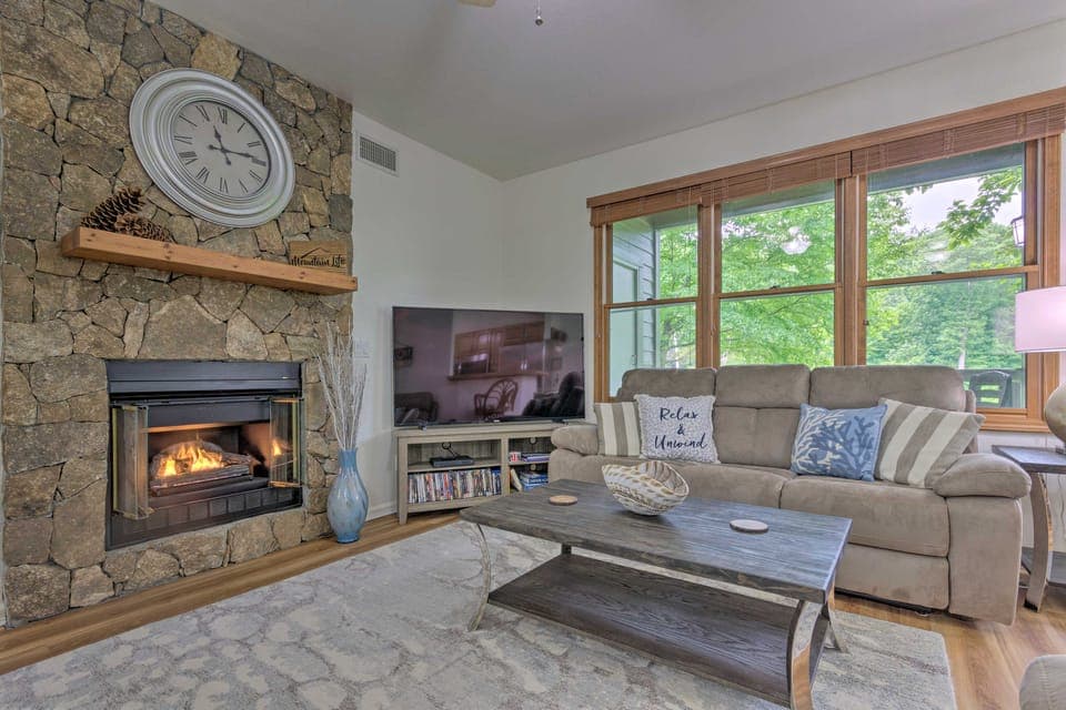 Blue Ridge Mtn Views: Condo w/ Furnished Balcony Apartment in Tennessee