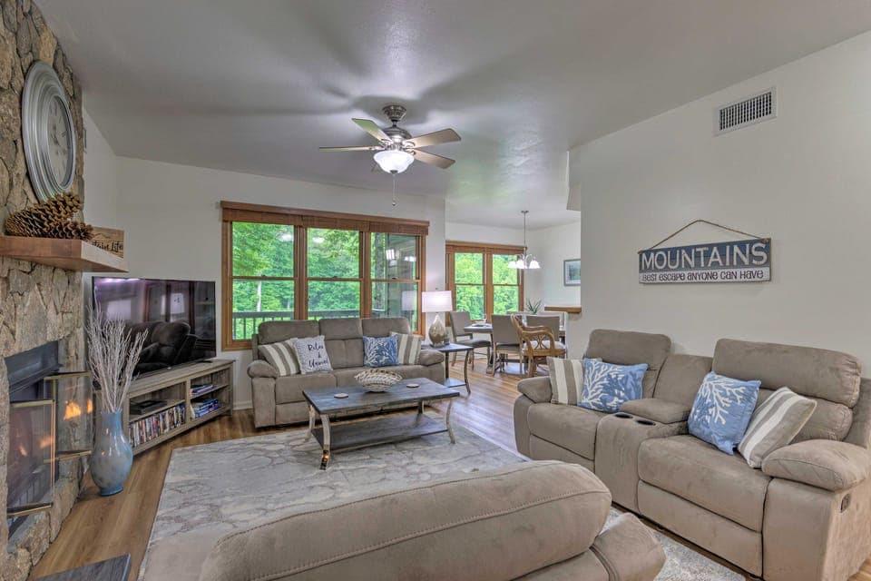 Blue Ridge Mtn Views: Condo w/ Furnished Balcony Apartment in Tennessee