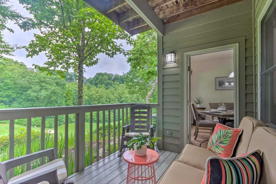 Blue Ridge Mtn Views: Condo w/ Furnished Balcony Apartment in Tennessee