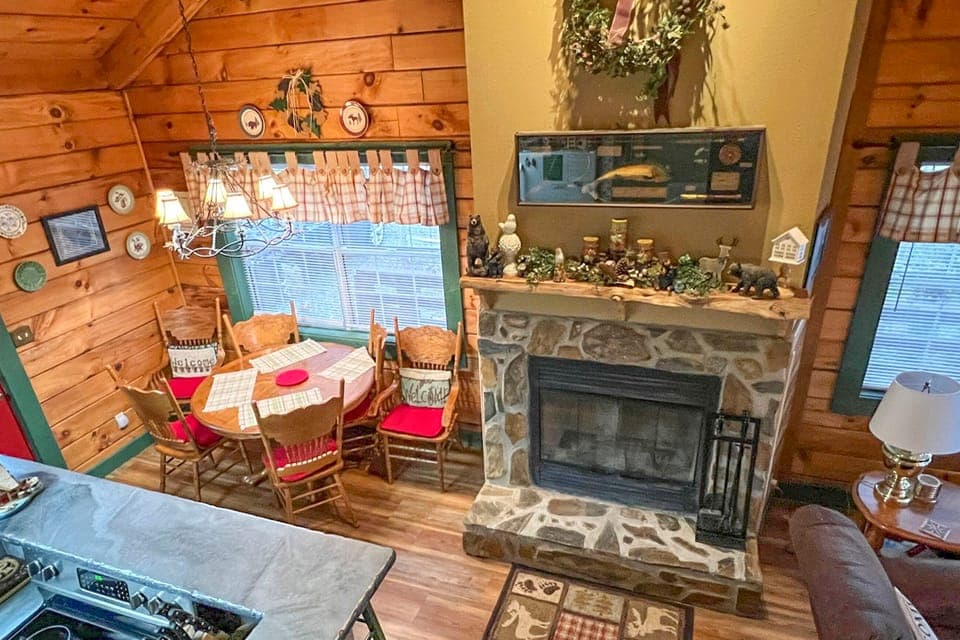 Serene Cabin in the Smokies w/ 2 Decks & Hot Tub! House in Tennessee