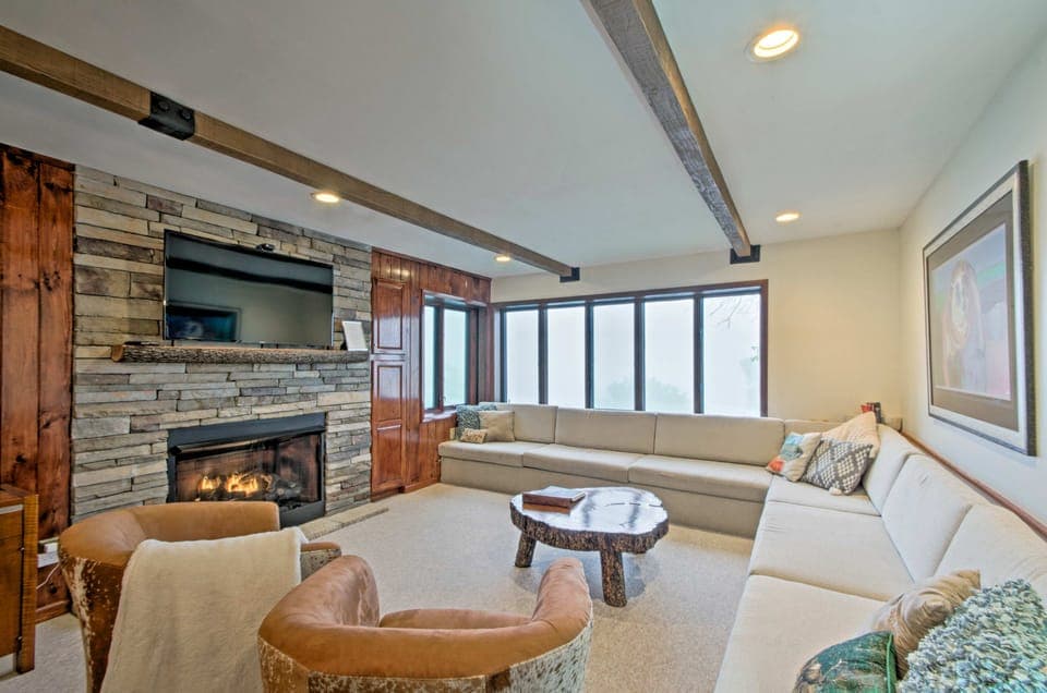 All-Season Base w/ Views in Beech Mountain! Apartment in Beech Mountain