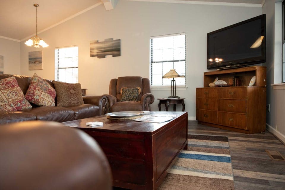 Lakefront Cottage w/ Private Hot Tub! Cottage in South Carolina