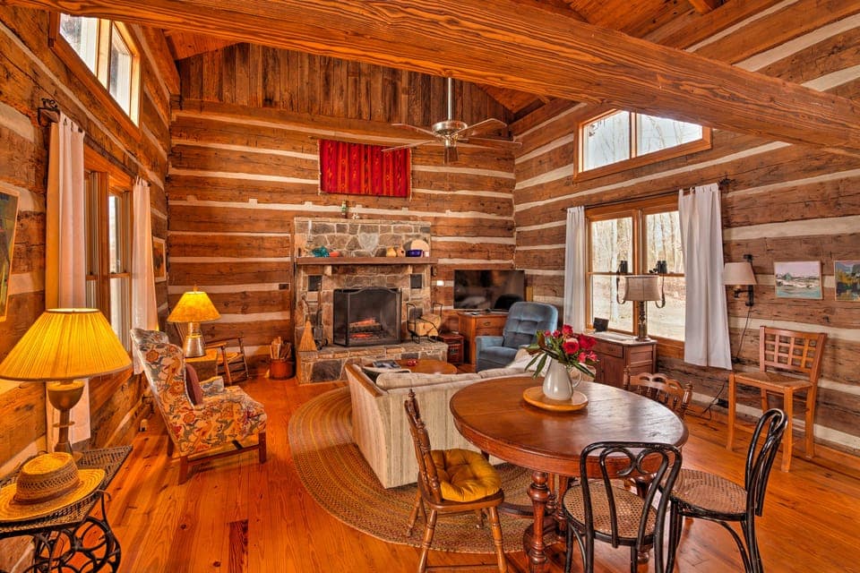 Cozy Cumberland Mountain Cabin w/ Stunning Views! House in Tennessee
