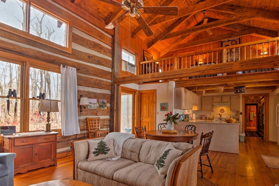 Cozy Cumberland Mountain Cabin w/ Stunning Views! House in Tennessee