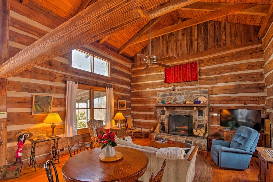 Cozy Cumberland Mountain Cabin w/ Stunning Views! House in Tennessee