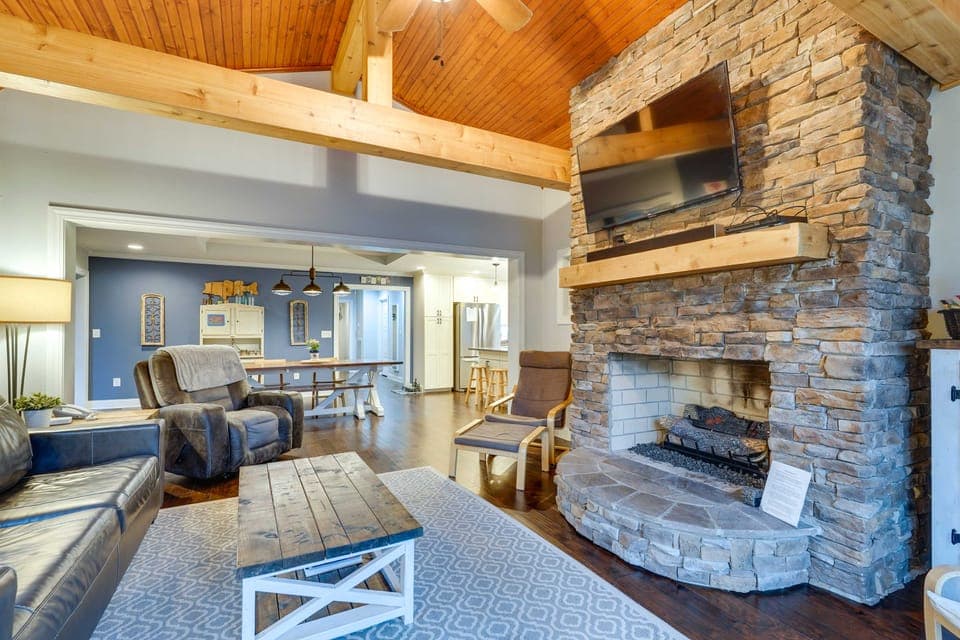Lakefront Butler Home w/ Hot Tub & Fire Pit! House in Watauga Lake