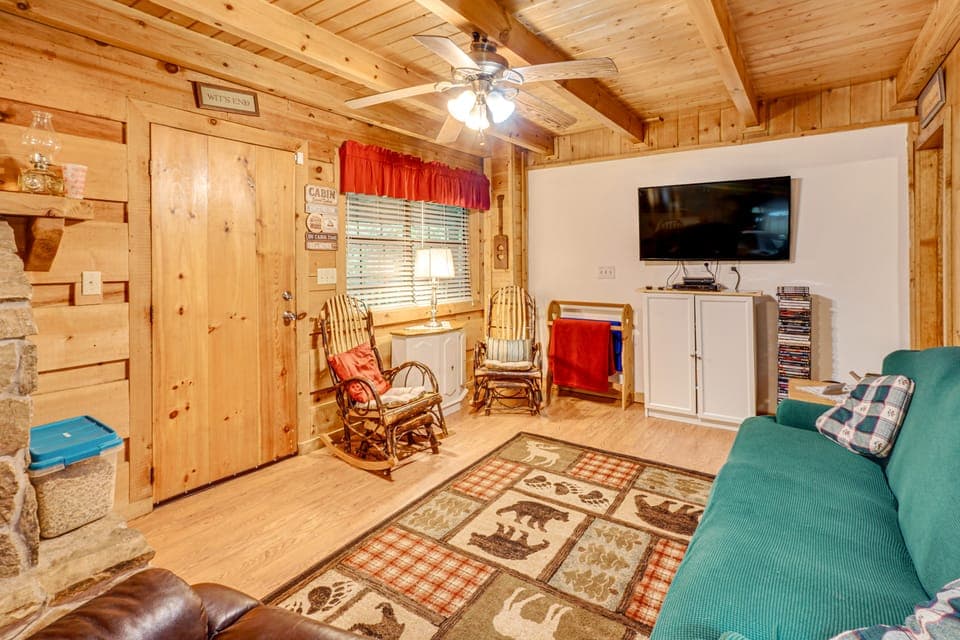 Large Mountain Creek! Cabin in Tellico Plains House in Tennessee