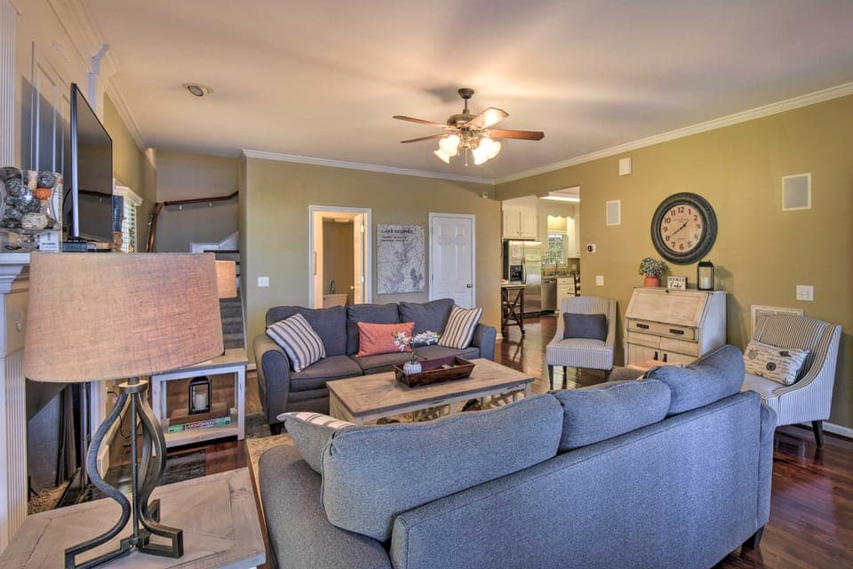 Lake Keowee Escape w/ Dock, Deck & Lake Access! House in Lake Keowee