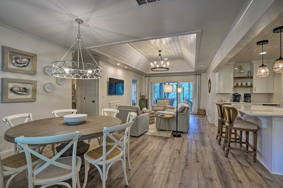 Walk to Beach! Remodeled Cottage on Sparrow Pond Cottage in Kiawah Island