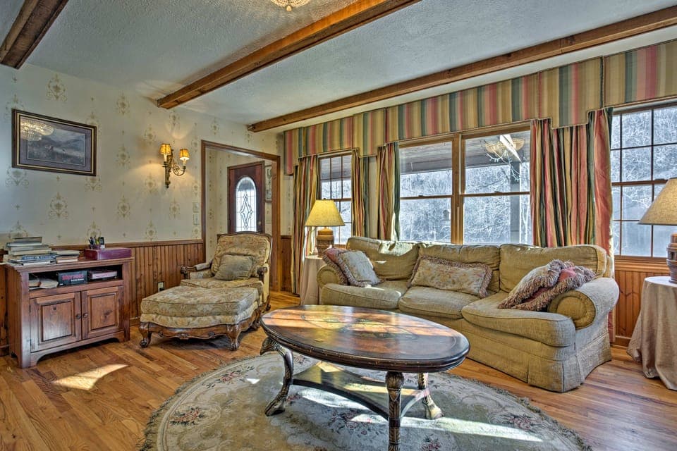 Emerald Gate Farm Cabin w/ On-Site Fishing Pond! House in Tennessee