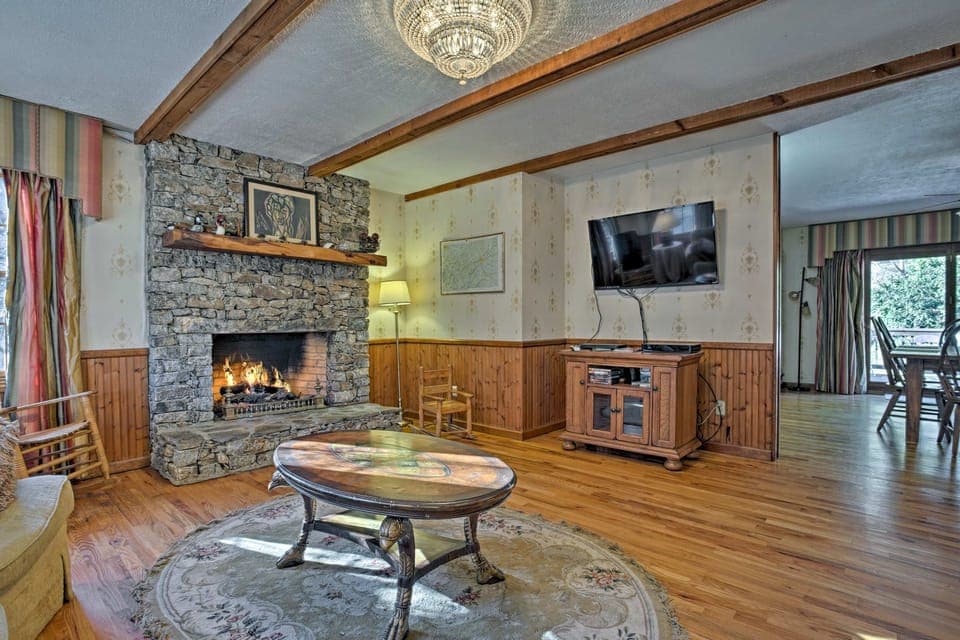Emerald Gate Farm Cabin w/ On-Site Fishing Pond! House in Tennessee