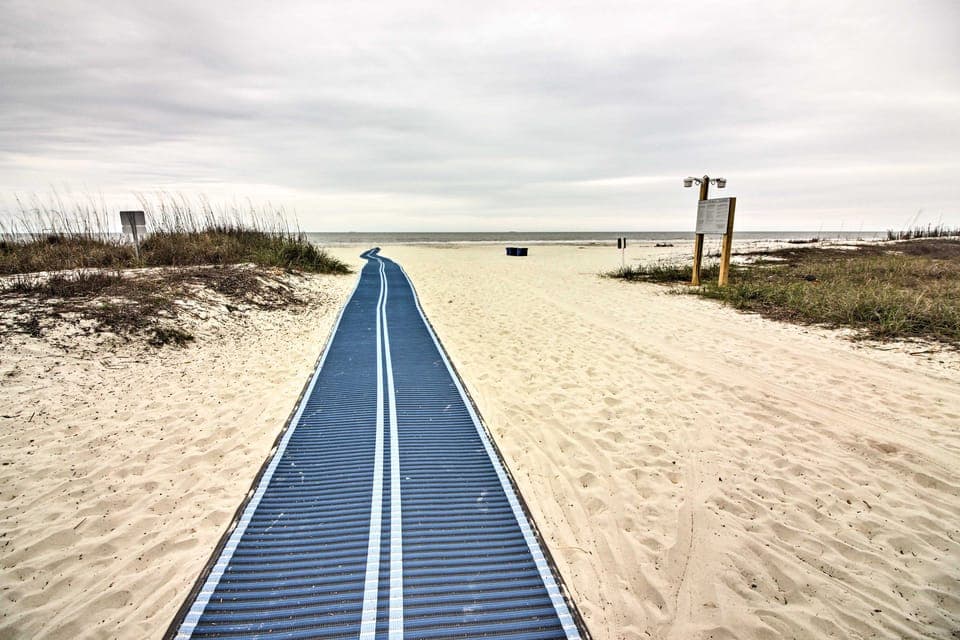Hilton Head Condo w/ Covered Balcony + Pool Access Apartment in North Forest Beach
