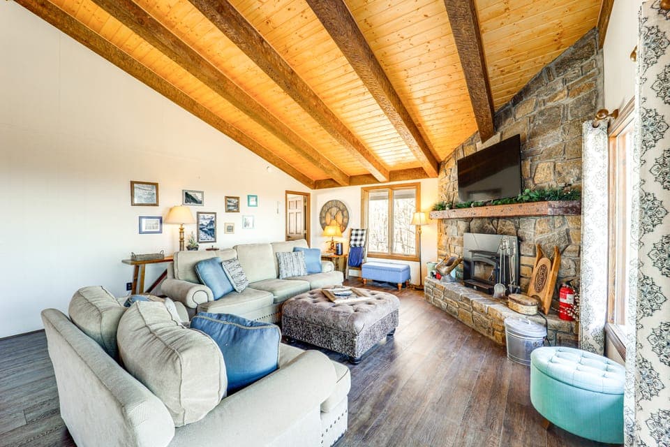 Family Fun! Beech Mtn Home w/ Game Room & Views House in Beech Mountain