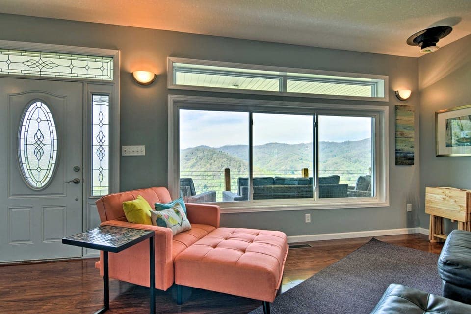 Hot Tub & Mtn Views: Private Blue Ridge Retreat House in Buncombe County