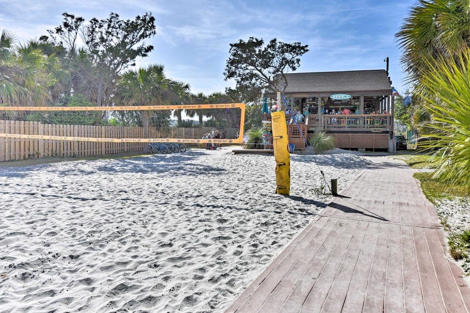 Walk to Waves: Hilton Head Condo & Resort Life Apartment in Hilton Head Island