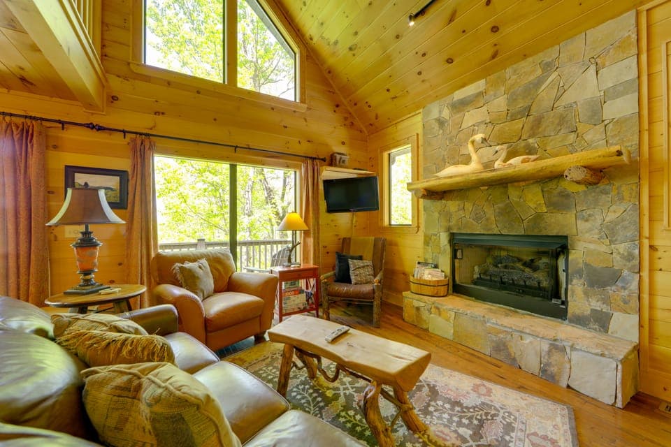 Hot Tub, Fire Pit & Mtn Views: Bryson City Escape House in Swain County