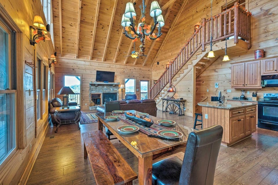 Smoky Mountain Views + Hot Tub: Spacious Cabin! House in Sevier County