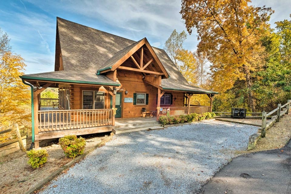 Smoky Mountain Views + Hot Tub: Spacious Cabin! House in Sevier County