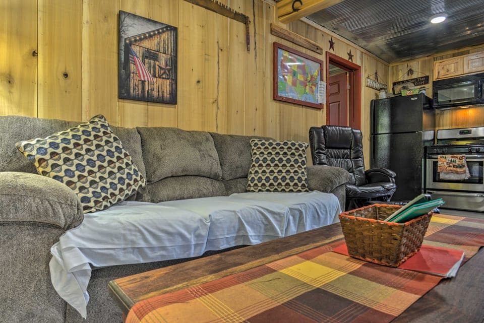 Kentucky Cabin w/ 2 Fishing Ponds & Trail Access House in Lake Barkley
